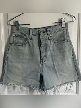 The Mom Jean short